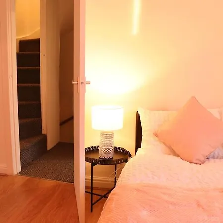 Cozy Family Stay With Free Parking And Wifi Leeds  Extérieur photo