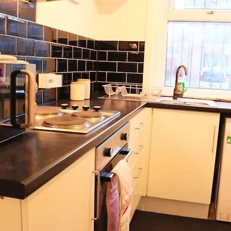 Cozy Family Stay With Free Parking And Wifi Leeds  Extérieur photo