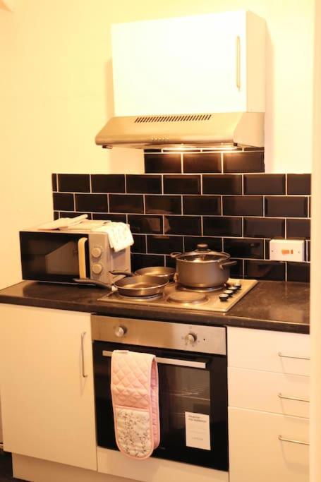 Cozy Family With Free Parking And Wifi * Leeds (West Yorkshire)
